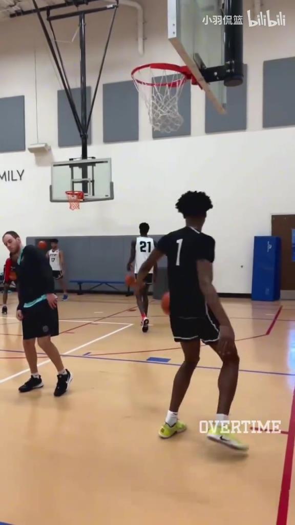 地表最強(qiáng)身體素質(zhì)？阿門扣籃簡直就像直升機(jī)起飛一樣！